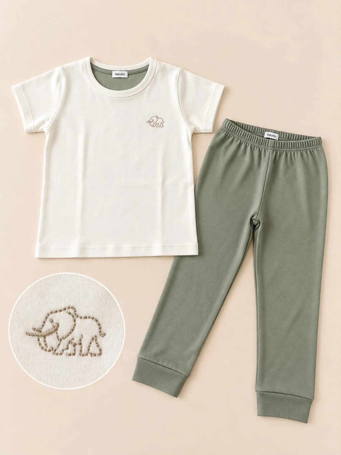 Pijama Elefantinho — Verde — Camiseta com bordado de elefantinho e calça verde