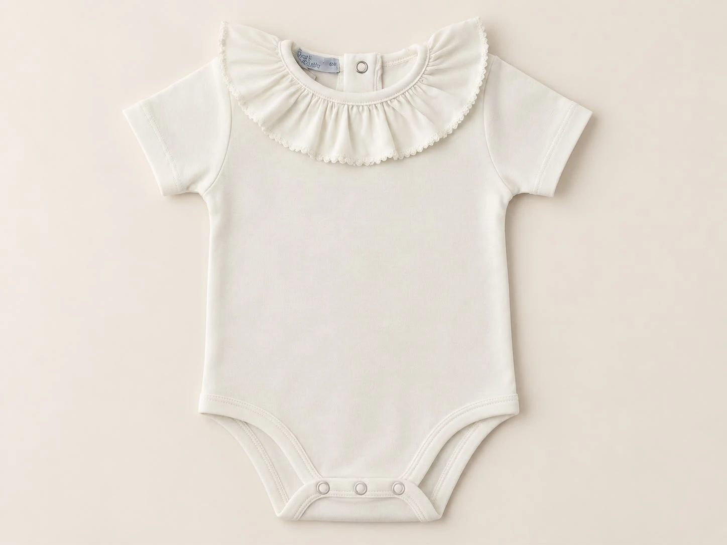 Body de Algodão com Gola de Babado — Off-white — Body de algodão off-white com gola de babado e mangas curtas